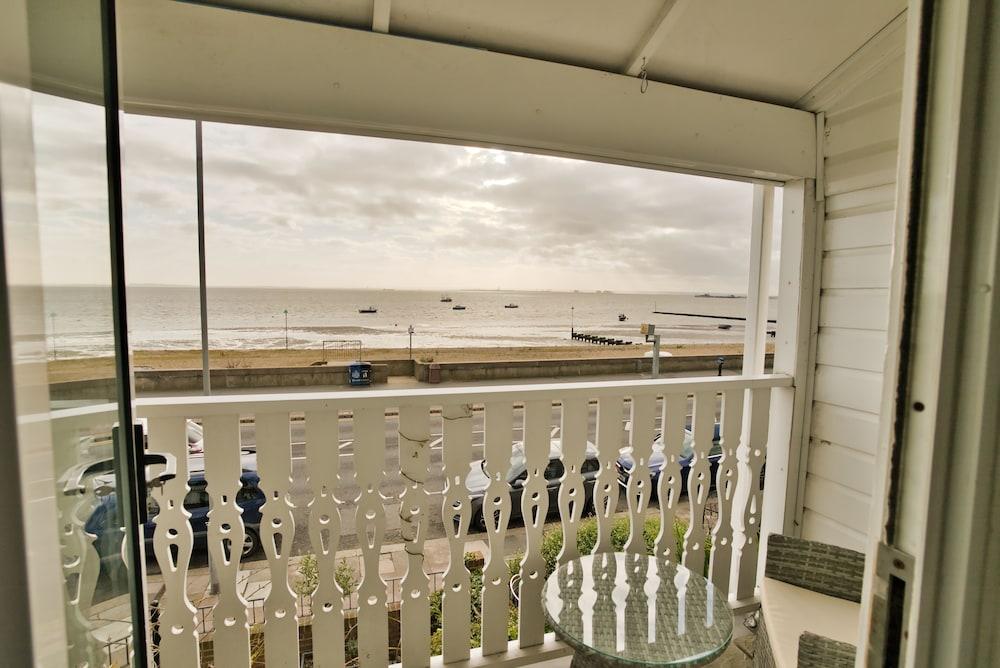 The Beaches Guest House (Adults Only) Southend-on-Sea Bagian luar foto